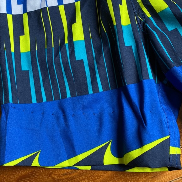 Boys Nike swim trunks - Picture 3 of 14